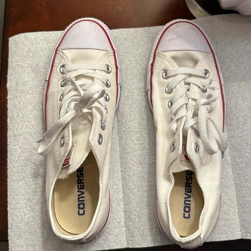 Converse Chuck Taylors 8.5 White